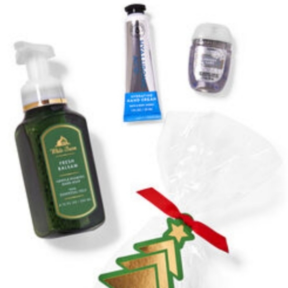BATH AND BODY WORKS OH CHRISTMAS TREE GIFT SET - Picture 1 of 4